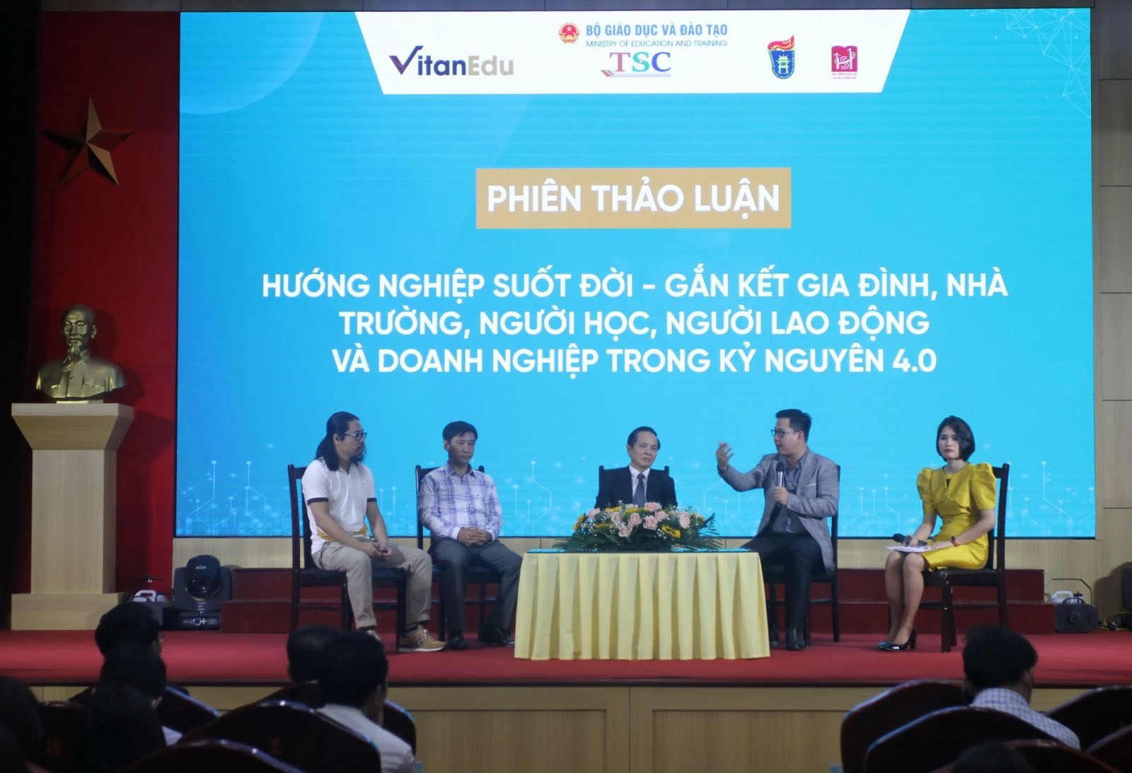 Chỉ 56% sinh viên tốt nghiệp làm đúng ngành nghề đào tạo