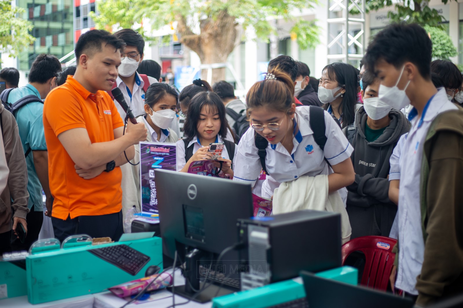 Giao lưu sinh viên HUFI cùng Dell trải nghiệm công nghệ mới