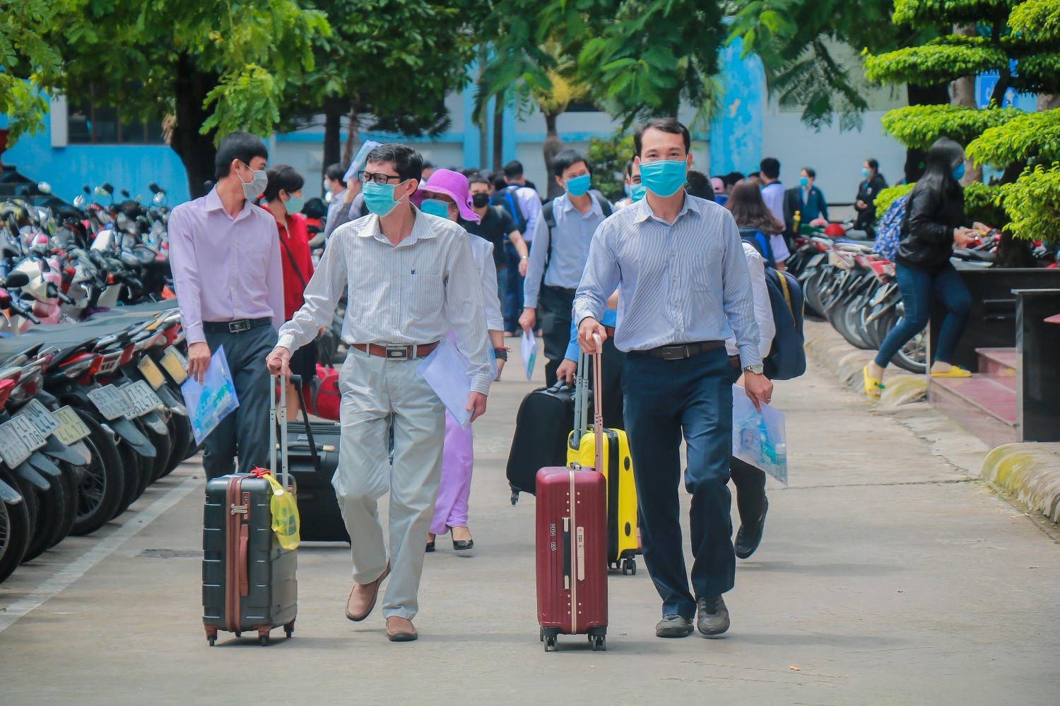 Đoàn công tác kiểm tra coi thi tốt nghiệp ở tỉnh Long An lên đường làm nhiệm vụ